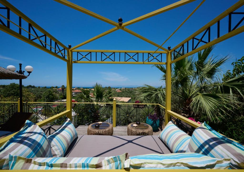 A balcony or terrace at Kastro Maistro