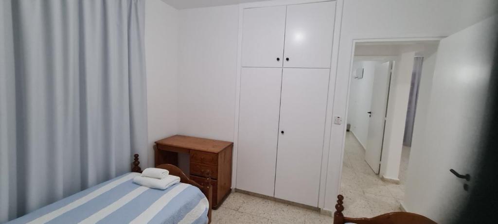 Postel nebo postele na pokoji v ubytování Latchi Area Apartments