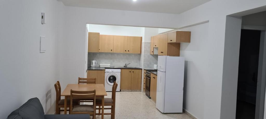 Kuchyň nebo kuchyňský kout v ubytování Latchi Area Apartments