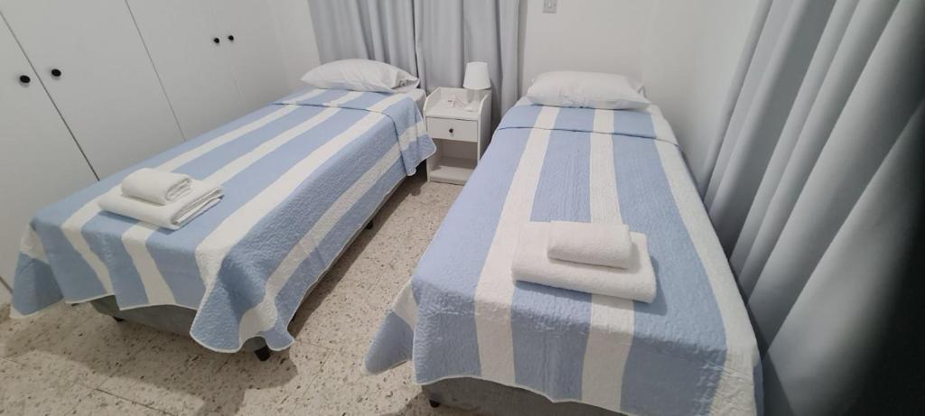 Postel nebo postele na pokoji v ubytování Latchi Area Apartments