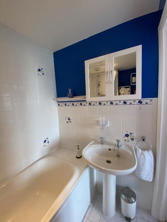 Pound Corner - One-Bedroom Apartment