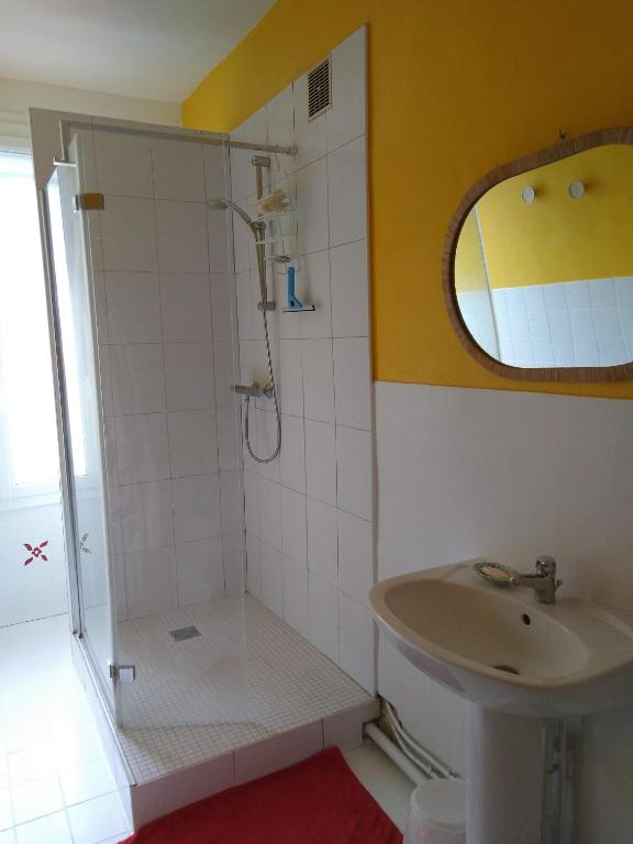 Entre Meuse et forêt - Double Room With Private Bathroom