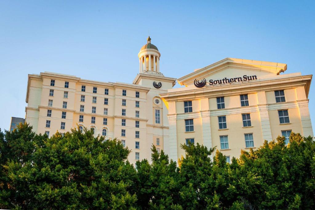 a building with a tower on top of it at Southern Sun The Cullinan in Cape Town