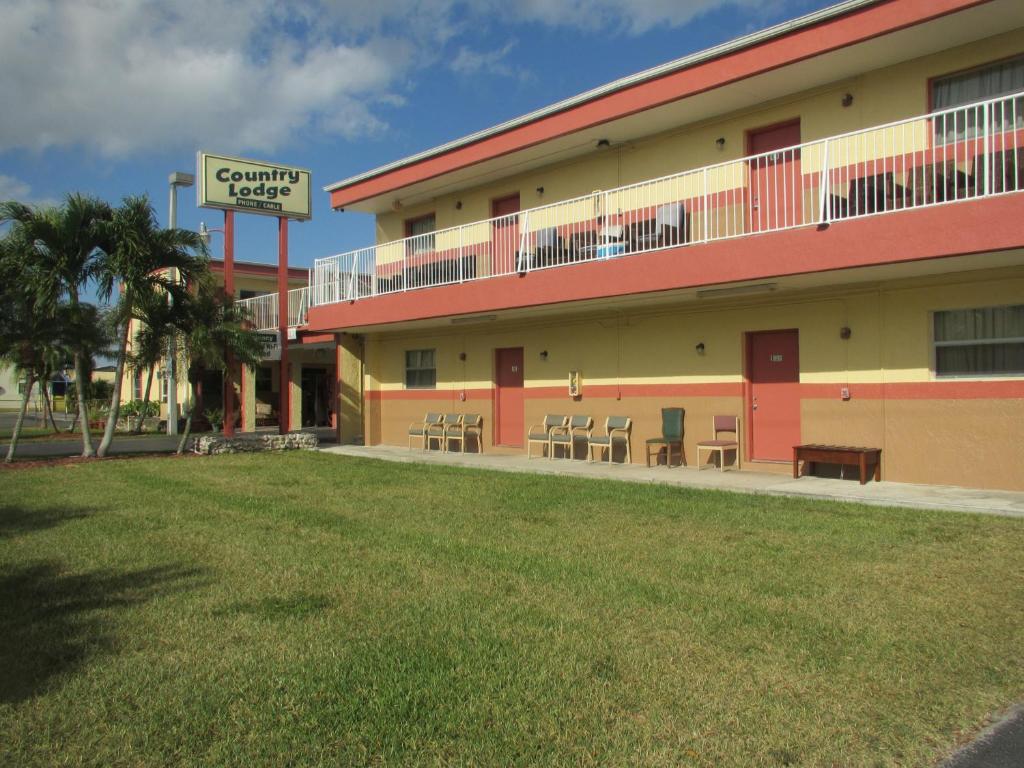 a building with a lawn in front of it at Country Lodge in Florida City