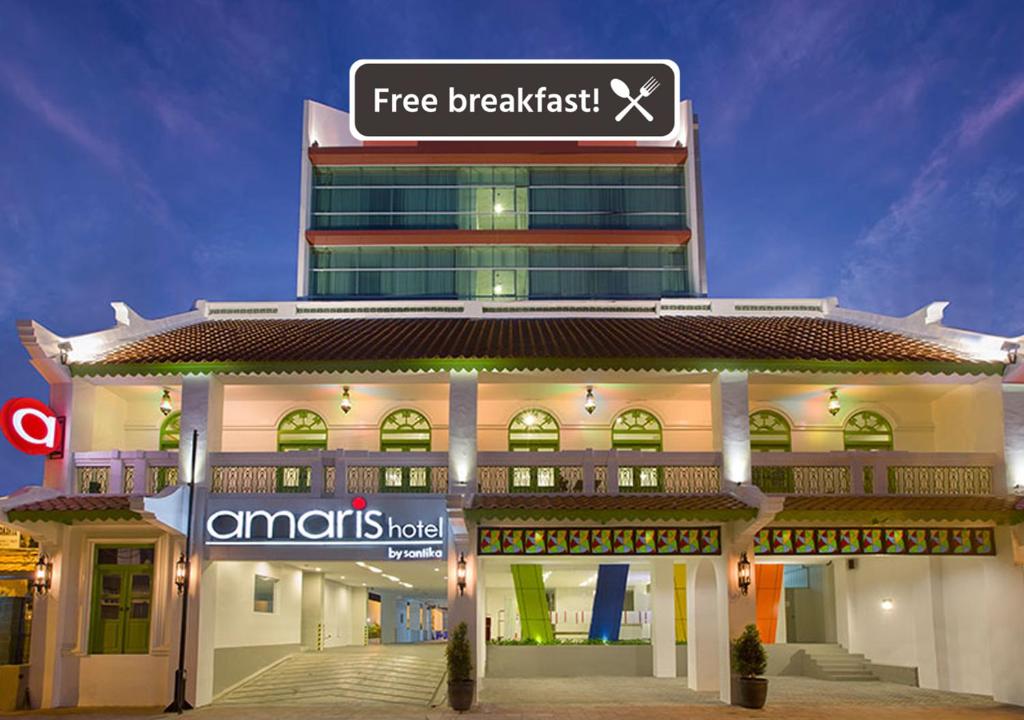 a building with a free breakfast sign on top of it at Amaris Hotel Malioboro - Jogja in Yogyakarta