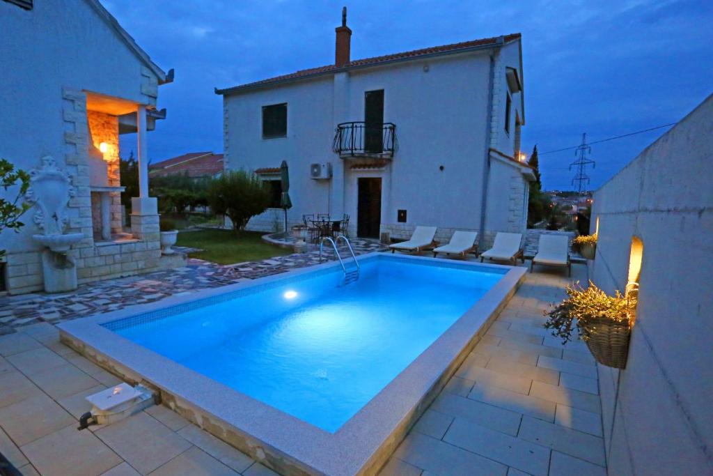 Bazén v ubytovaní Apartment Ana with private pool alebo v jeho blízkosti