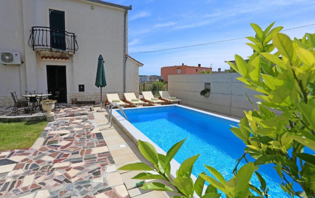 Bazén v ubytovaní Apartment Ana with private pool alebo v jeho blízkosti
