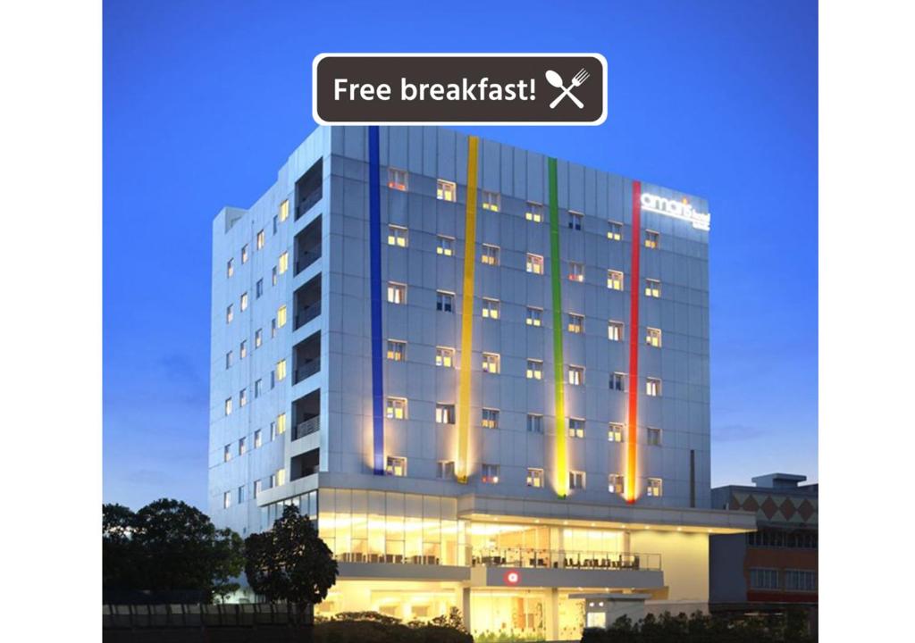 a building with a free breakfast sign on top of it at Amaris Hotel Serpong Tangerang in Serpong