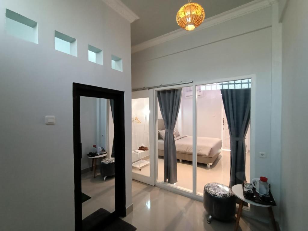 Bis homestay - 豪华双人房间与阳台