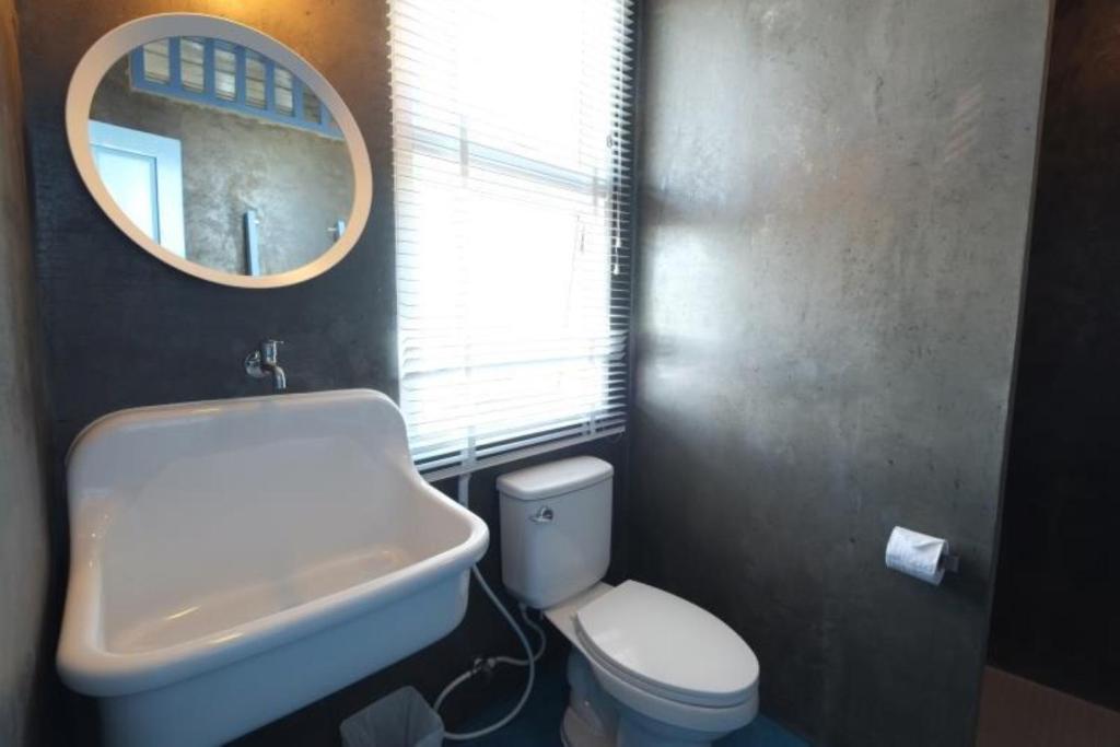 Koupelna v ubytování Chanchalay Hip Hostel SHA Extra Plus
