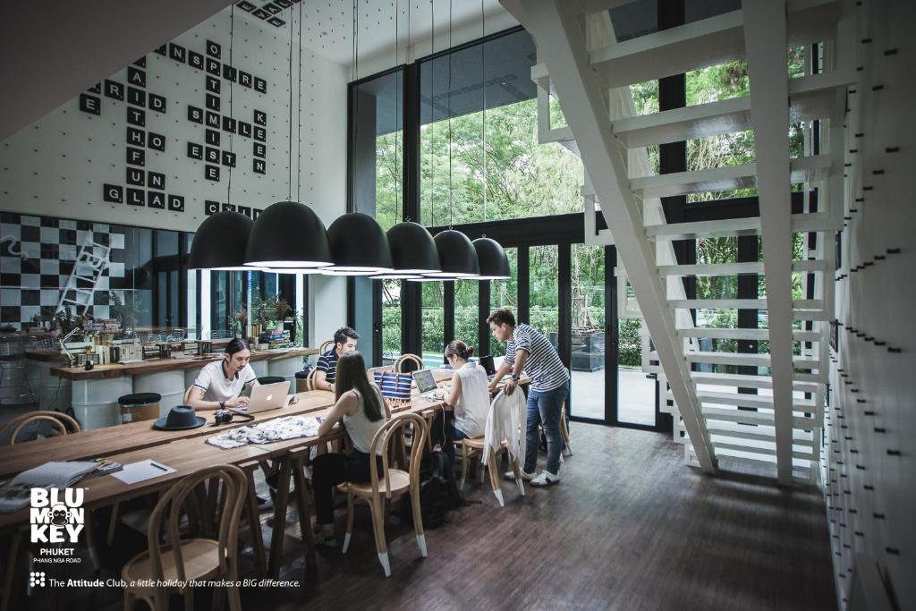 Blu Monkey Hub and Hotel Phuket Town- Free All Day Coworking space - Resim 41