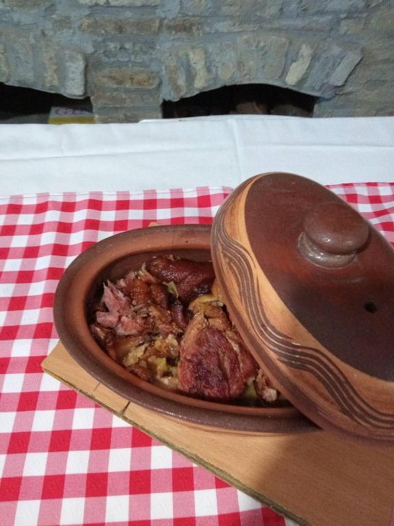 Φαγητό σε αυτό το διαμέρισμα ή κάπου εκεί κοντά
