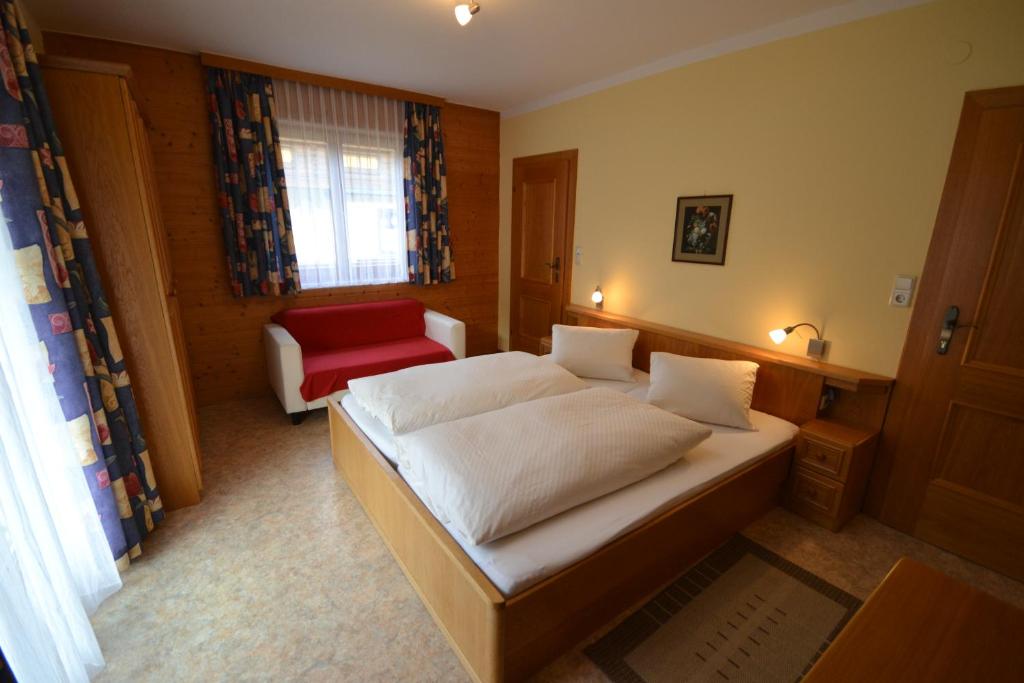 Postel nebo postele na pokoji v ubytování Pension Theresia