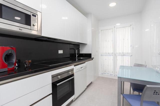 2º MTR - Marbella Temporary Rent 3 bedrooms Av del Mar - Apartamento Con Terraza