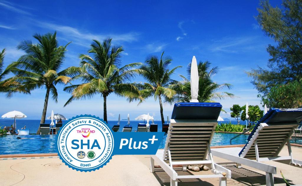 einen Pool im Shka pust Resort und Spa in der Unterkunft Lanta Casuarina Beach Resort - SHA Plus in Ko Lanta