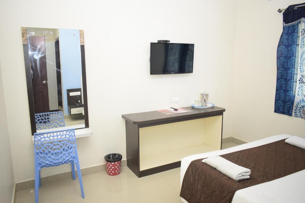 TV a/nebo společenská místnost v ubytování Bouvana Residency