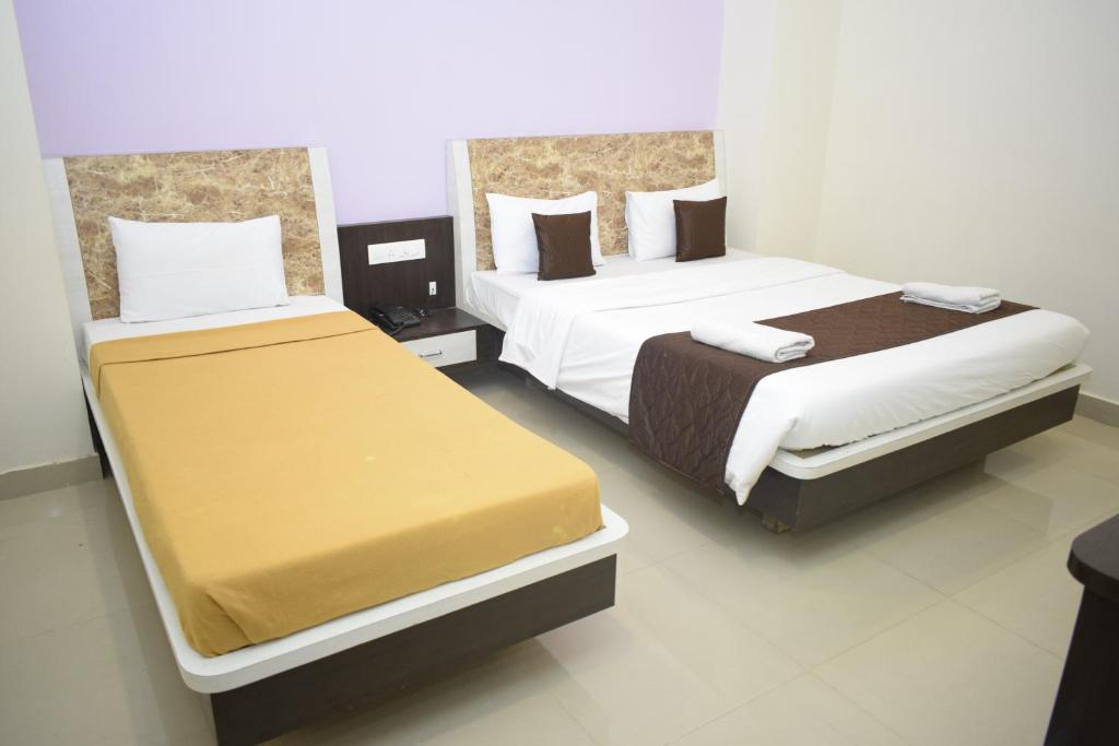Postel nebo postele na pokoji v ubytování Bouvana Residency