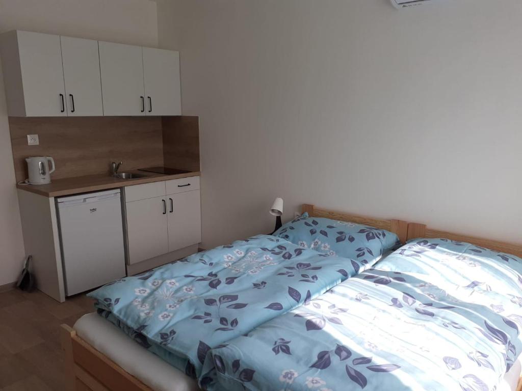 Voodi või voodid majutusasutuse Valen apartmány Valtice toas