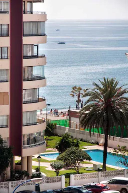 Bazén v ubytovaní FUENGIROLA , Beach, Centre ,Balcony with seaview, for 4 persons alebo v jeho blízkosti
