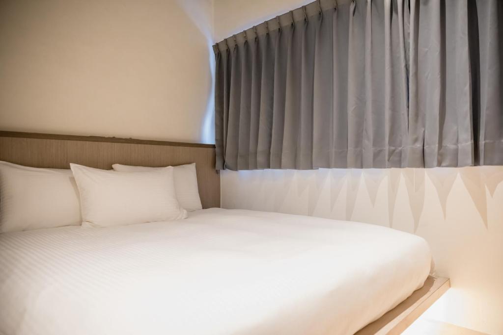Postel nebo postele na pokoji v ubytování Traveller-Inn Day Moon Hotel