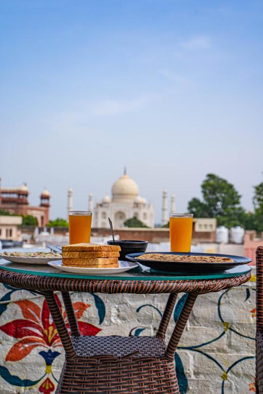 Balkón nebo terasa v ubytování Joey's Hostel Agra - 200m from Taj Mahal