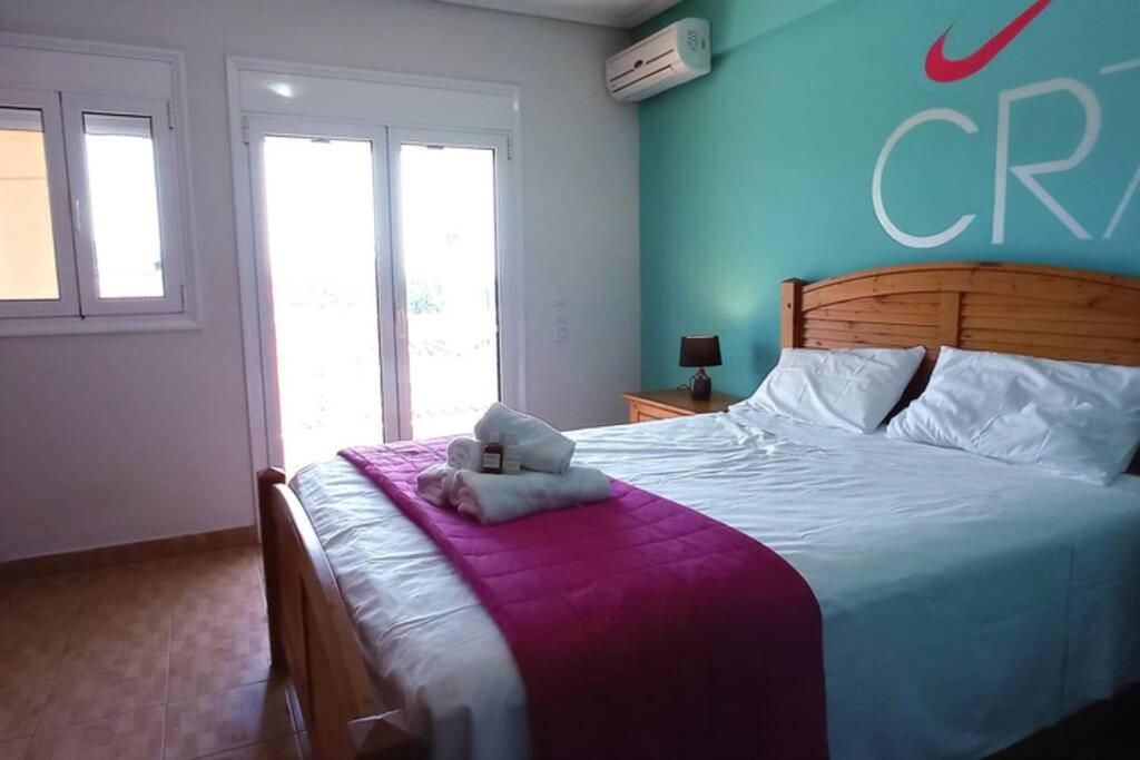 Posteľ alebo postele v izbe v ubytovaní Villa IRENE Evia, 4 bdr, Pool, 500m to Beach