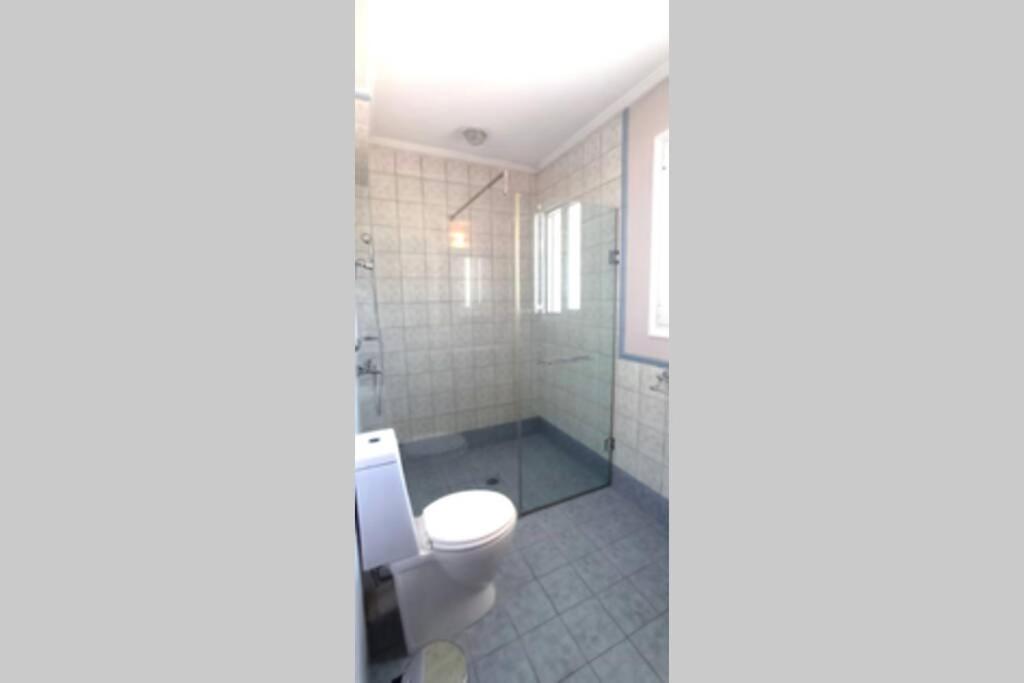 Kúpeľňa v ubytovaní Villa IRENE Evia, 4 bdr, Pool, 500m to Beach