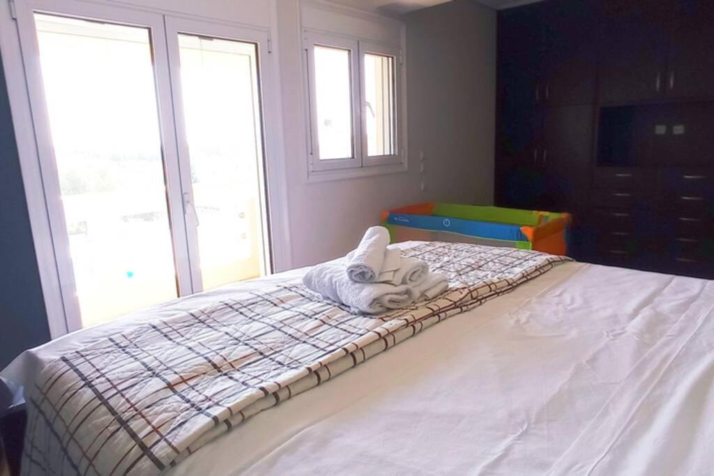 Posteľ alebo postele v izbe v ubytovaní Villa IRENE Evia, 4 bdr, Pool, 500m to Beach