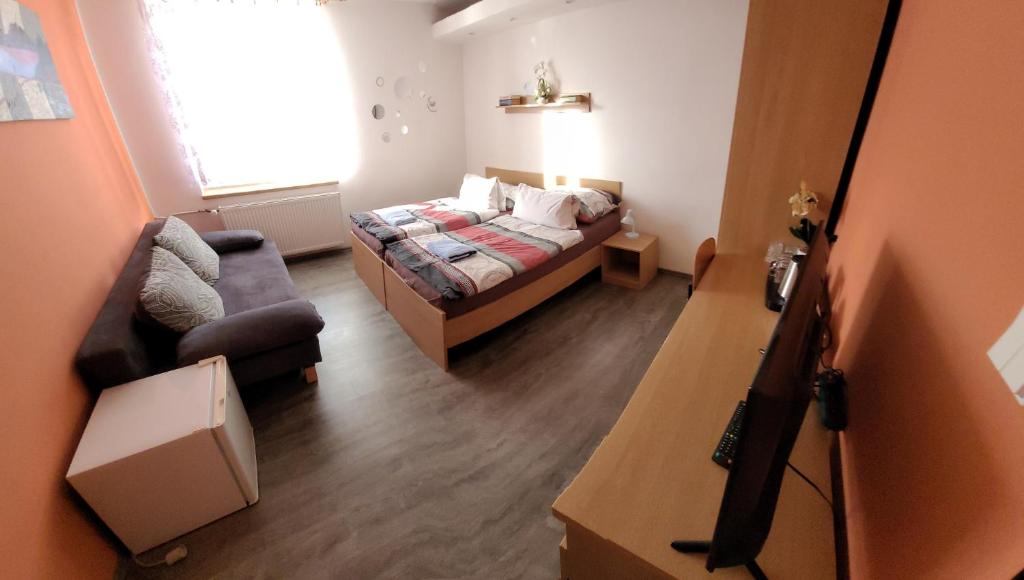 Posteľ alebo postele v izbe v ubytovaní Hotel Gól Prostějov