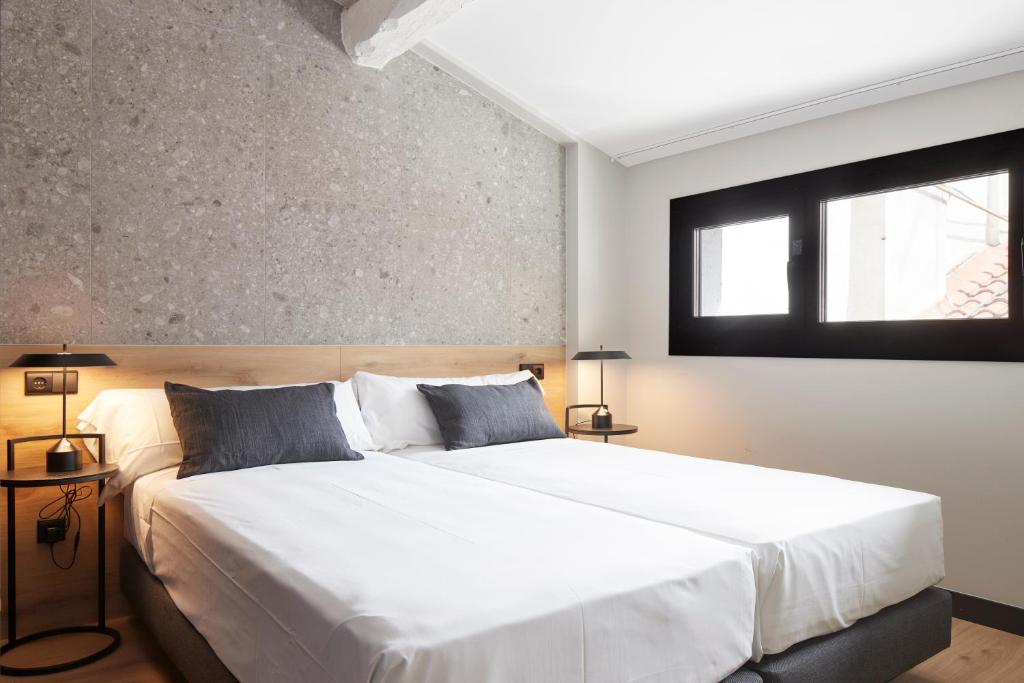 Postel nebo postele na pokoji v ubytování Hostal Espoz y Mina