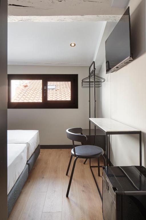 Postel nebo postele na pokoji v ubytování Hostal Espoz y Mina