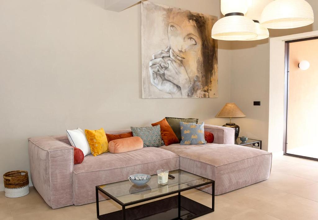 Posezení v ubytování Luxury 4-bedroom Villa in Black Sea Rama Resort by Flat Mаnager