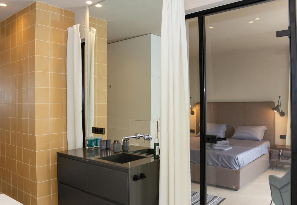 Postel nebo postele na pokoji v ubytování Luxury 4-bedroom Villa in Black Sea Rama Resort by Flat Mаnager