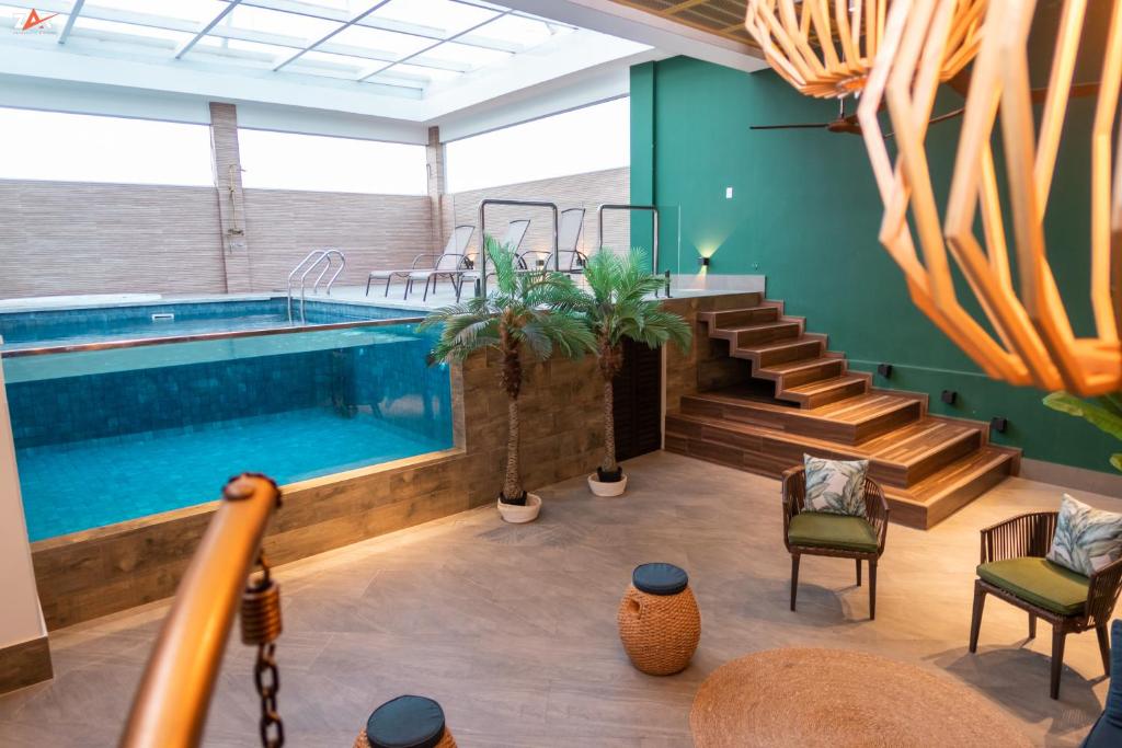 Bazén v ubytování Nova Hotel nebo v jeho okolí