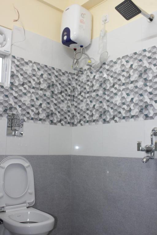 Koupelna v ubytování Sanjiva Suites