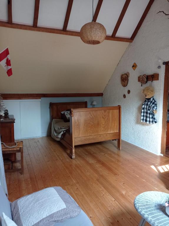 Posezení v ubytování chambre campagnarde du grès rouge de BEAUVAL