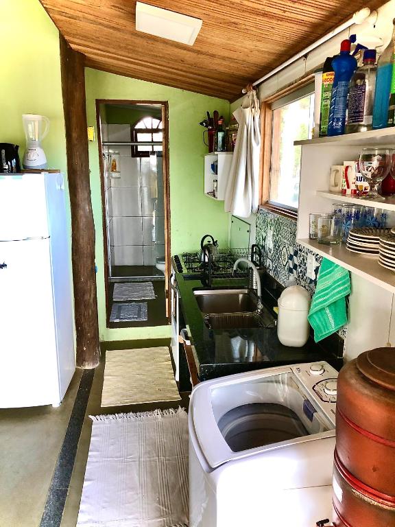 Kuchyň nebo kuchyňský kout v ubytování Casa Verde, beira da água com 2 suítes - Mar Doce!