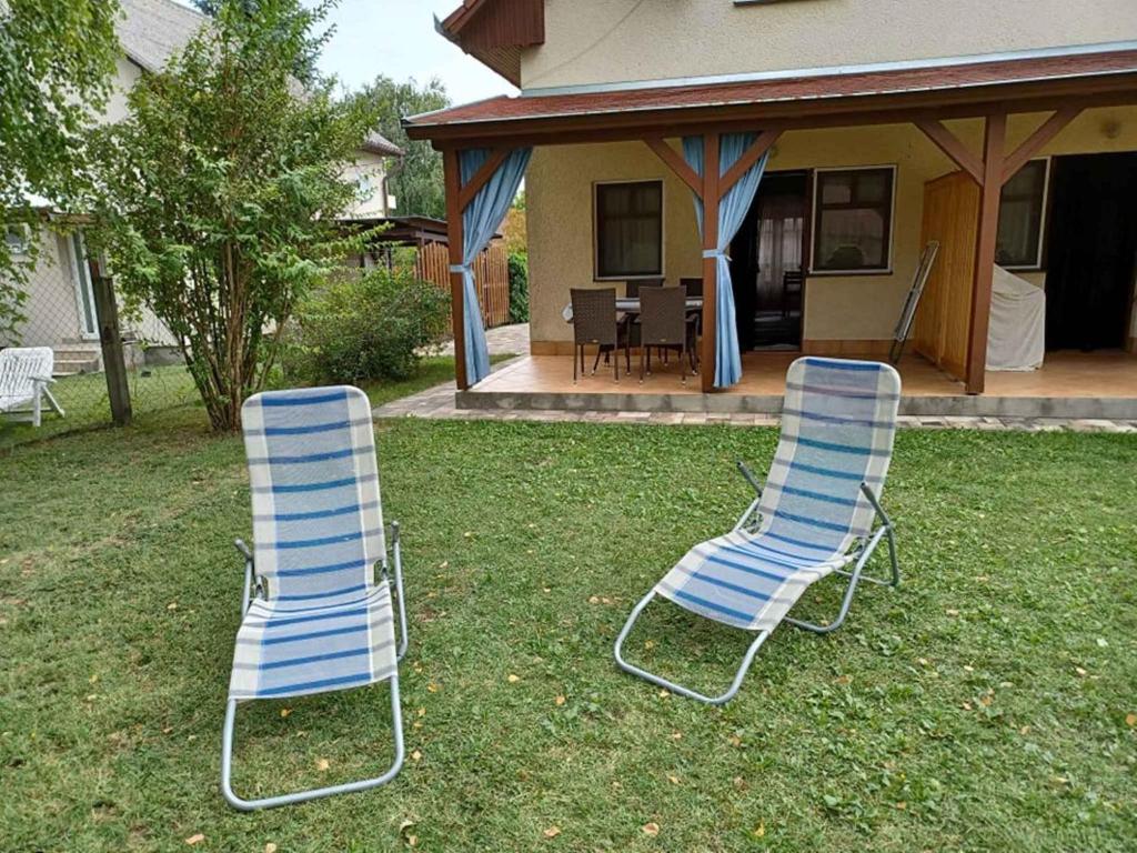 Vonkajšia záhrada v ubytovaní Holiday home Balatonkeresztur 12