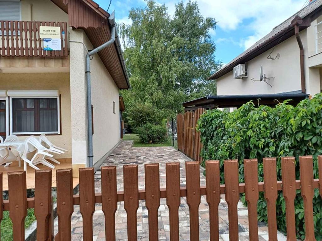 Budova, v ktorej sa dovolenkový dom nachádza