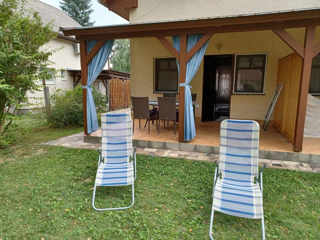 Vonkajšia záhrada v ubytovaní Holiday home Balatonkeresztur 12