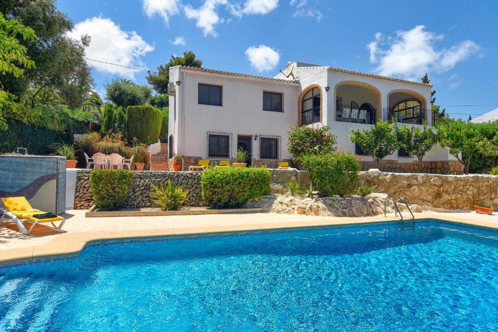 Bazén v ubytovaní Villa Margarita - A Tranquil Oasis with Large Private Pool alebo v jeho blízkosti