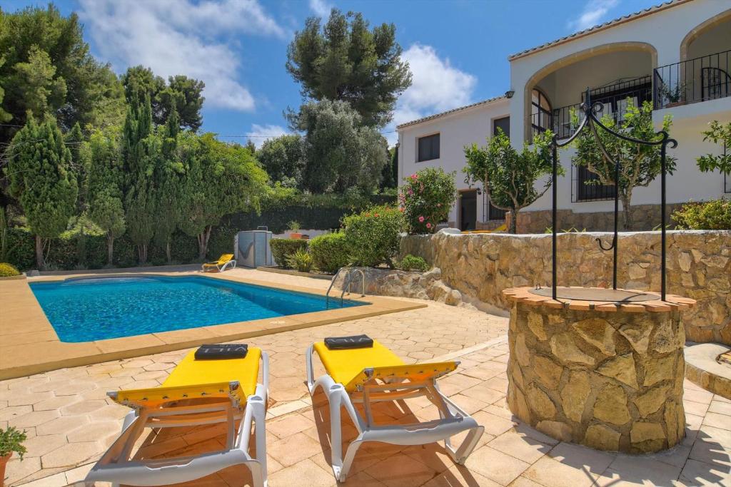 Bazén v ubytovaní Villa Margarita - A Tranquil Oasis with Large Private Pool alebo v jeho blízkosti