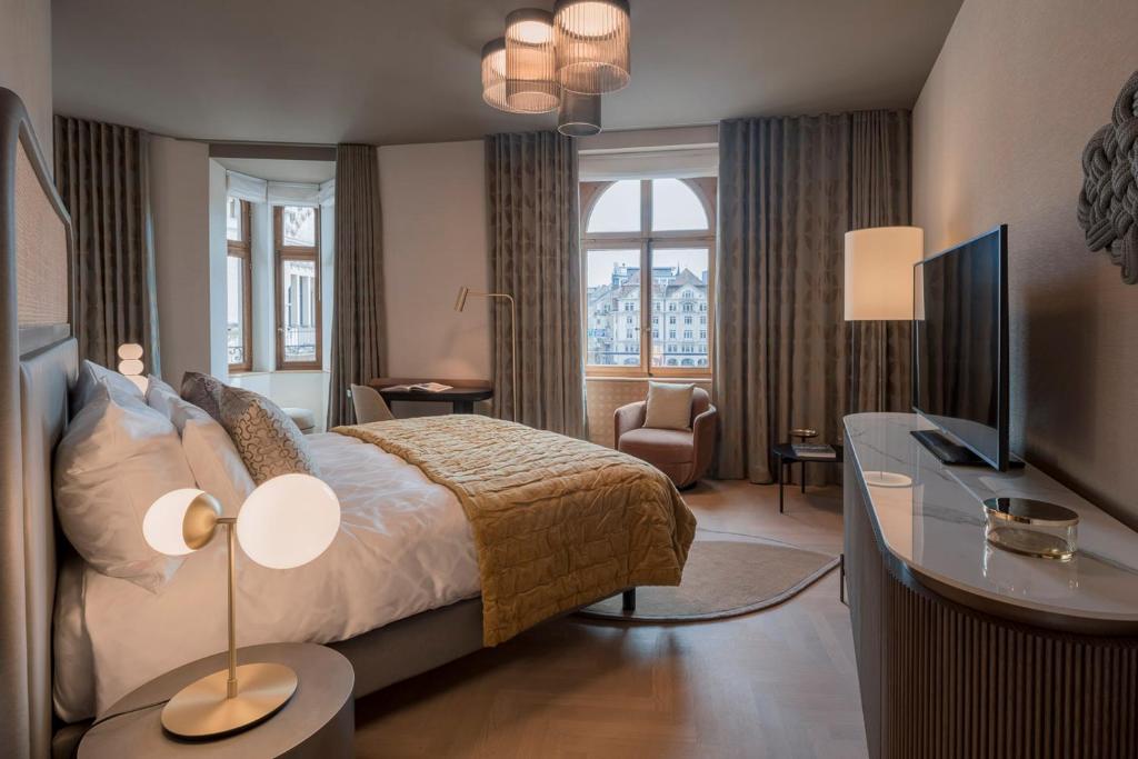 
Marketplace Junior Suite
