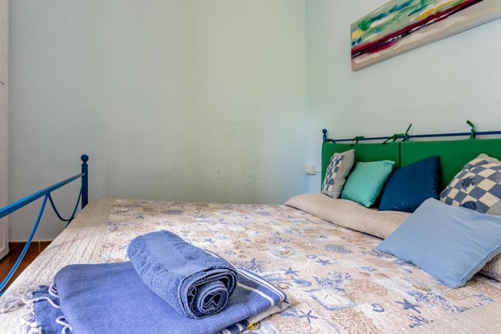 Posteľ alebo postele v izbe v ubytovaní Villa i Ginepri Villasimius località Porto sa ruxi