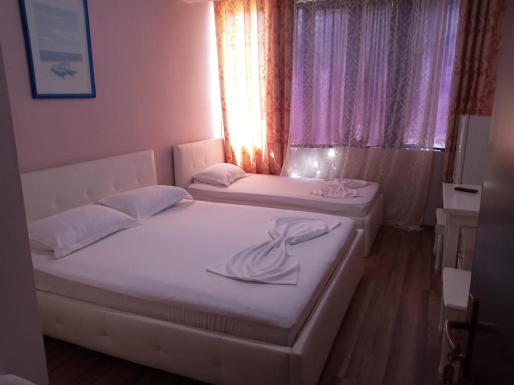 Postel nebo postele na pokoji v ubytování British Hotel