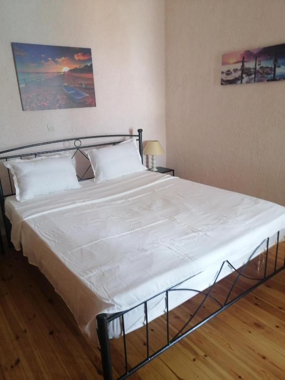 Postel nebo postele na pokoji v ubytování Platanos Estate