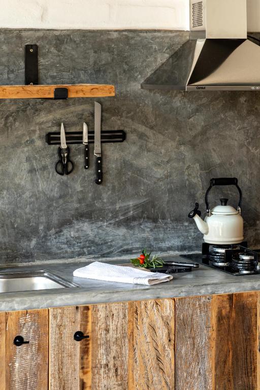 Una cocina o zona de cocina en Mataka'a - Chalé Industrial na Mantiqueira