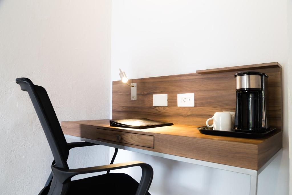 Příslušenství pro přípravu čaje a kávy v ubytování Sleep Inn Monterrey Norte