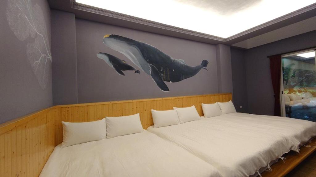 Postel nebo postele na pokoji v ubytování TIAMAT Diving Club X 苦水輕旅