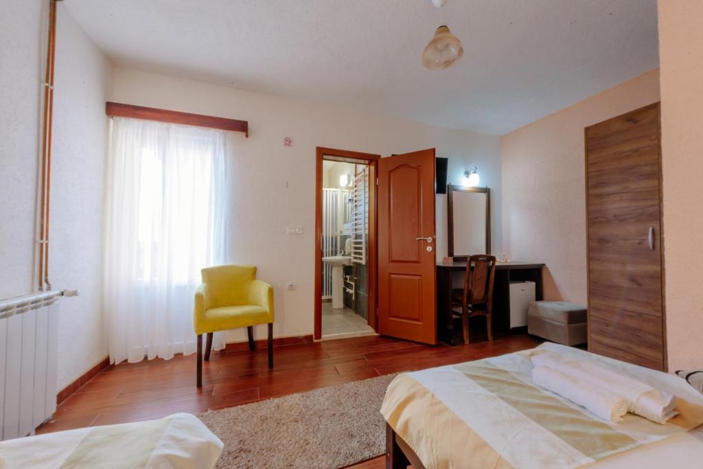 Letto o letti in una camera di Hotel Zlatni bor